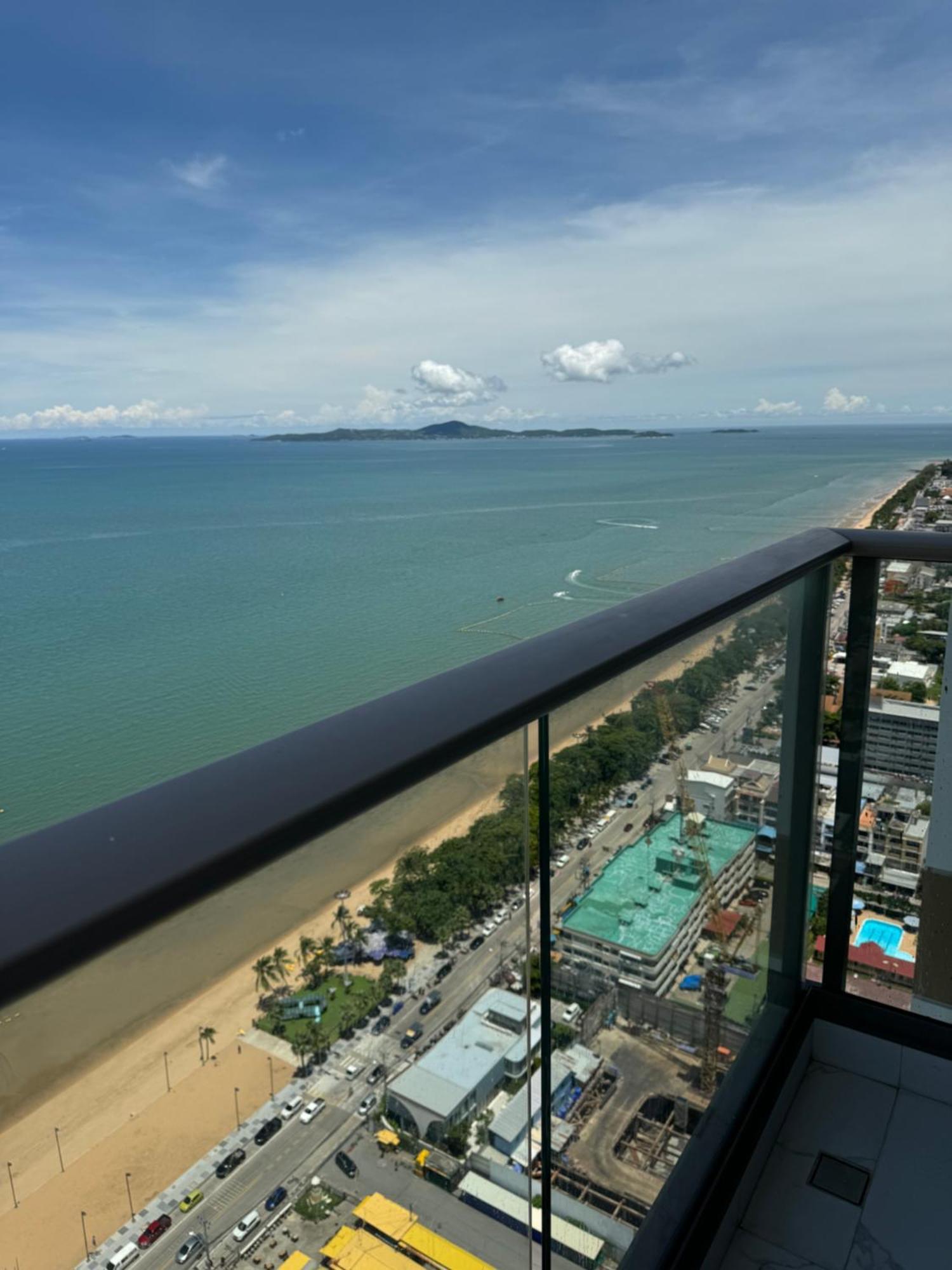 Copacabana Beach Jomtien 科帕卡巴纳海乔木提安海滩毗邻乔木提安夜市 Dış mekan fotoğraf