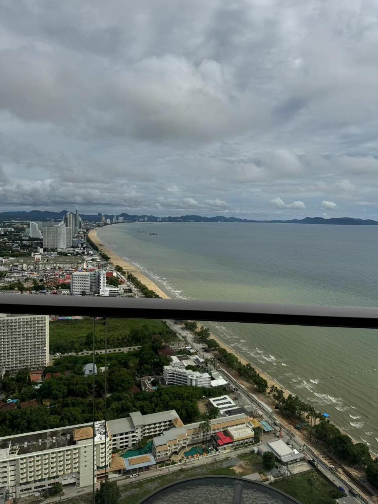 Copacabana Beach Jomtien 科帕卡巴纳海乔木提安海滩毗邻乔木提安夜市 Dış mekan fotoğraf